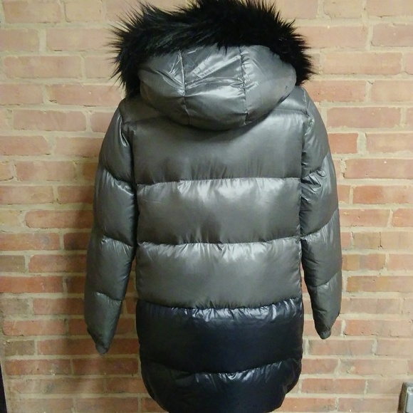 Gap | Two-tone Hooded Fur Puffer Jacket - Picture 3 of 8
